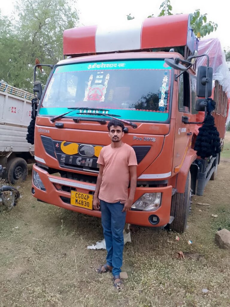 रायकेरा चौक बगीचा में एक मोटर साइकल सवार युवक को टक्कर मारकर भाग रहे ट्रक को, बगीचा पुलिस ने पीछा कर लोरो घाट जशपुर में पकड़ा, आरोपी चालक गिरफ्तार, ट्रक को किया जप्त 1 IMG 20250220 WA0211