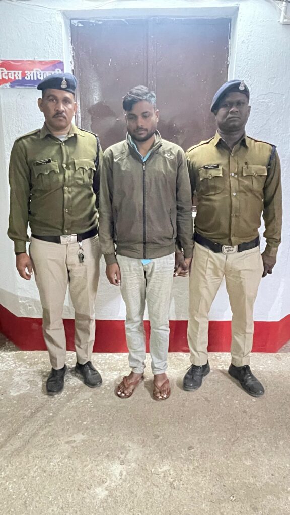शादी का झांसा देकर महिला का शारीरिक शोषण करने वाले आरोपी को जशपुर पुलिस ने किया गिरफ्तार, भेजा जेल 1 IMG 20250227 WA0073
