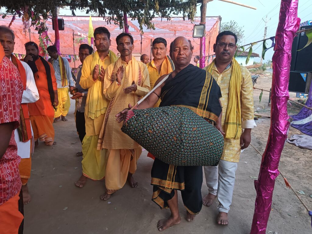 वैष्णव समाज द्वारा अखण्ड विष्णु नाम महा यज्ञ का हुआ आयोजन, हरे कृष्ण हरे राम नाम से गूंज से भक्ती मय हुआ ग्रामीणांचल 1 1000283392
