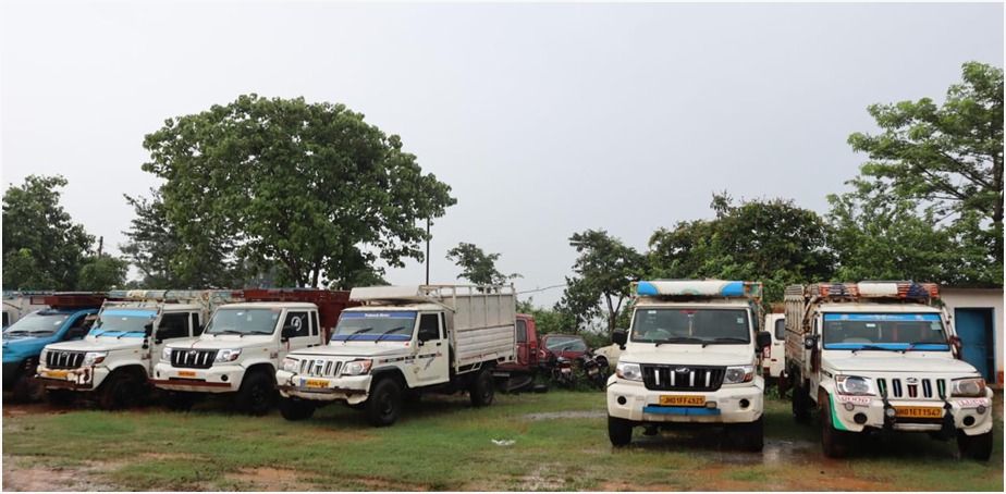 तस्करों के चंगुल से लगभग 900 से अधिक गौ-वंश को मुक्त कराकर कुल 46 वाहन कीमती लगभग 04 करोड़ का जप्त किया गया... 2 1000550112